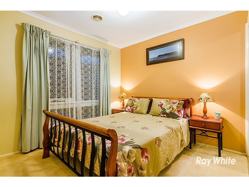 4 Oregon Court, Cranbourne North VIC 3977