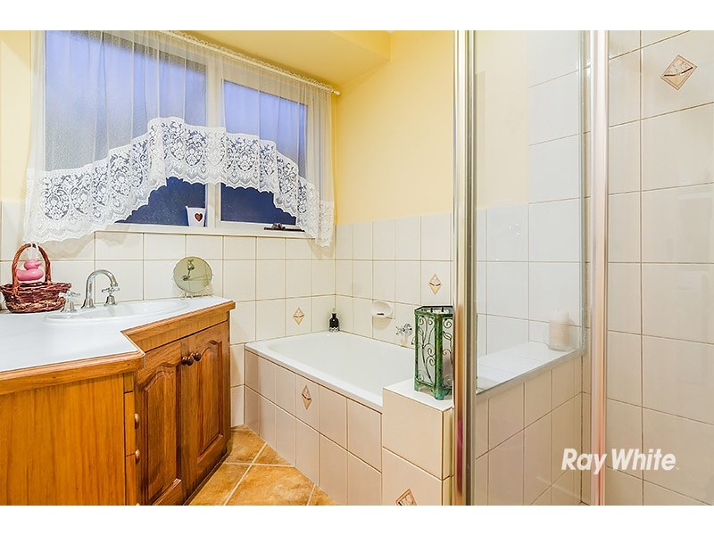 4 Oregon Court, Cranbourne North VIC 3977