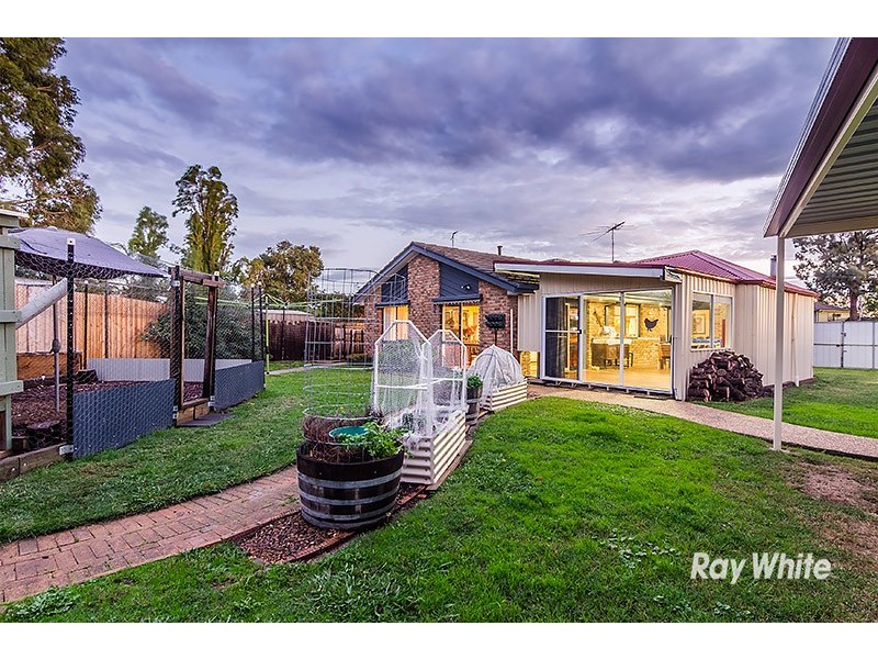 4 Oregon Court, Cranbourne North VIC 3977