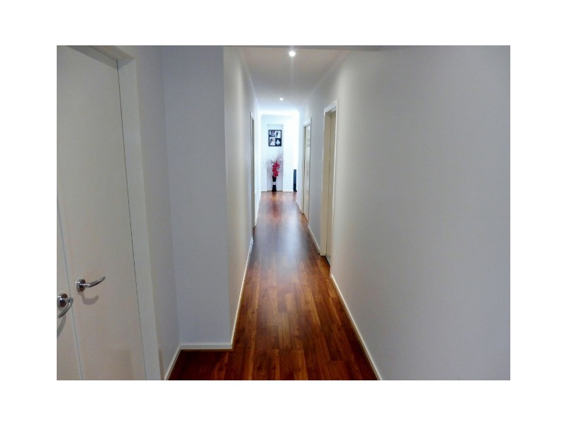 59 Linden Tree Way, Cranbourne North VIC 3977