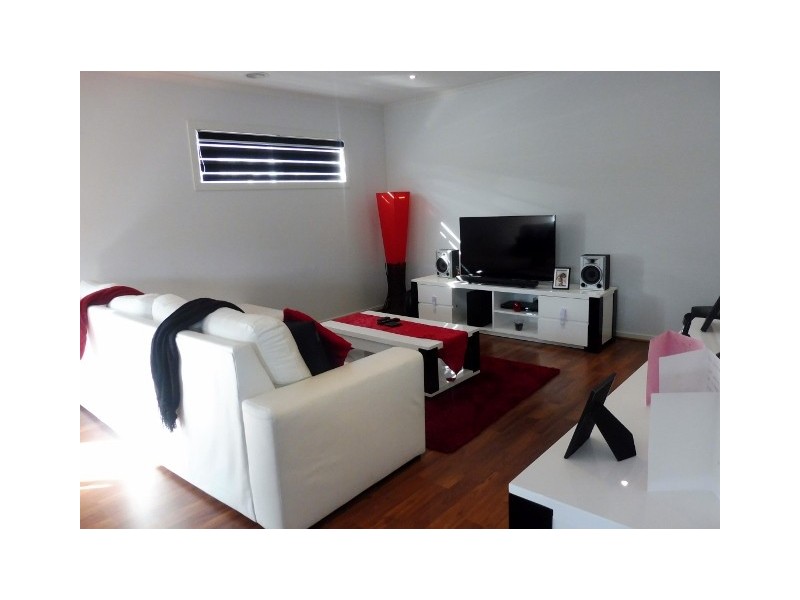 59 Linden Tree Way, Cranbourne North VIC 3977