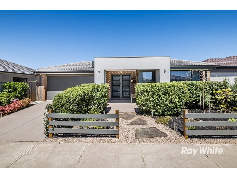 26 Naas Road, Clyde North VIC 3978