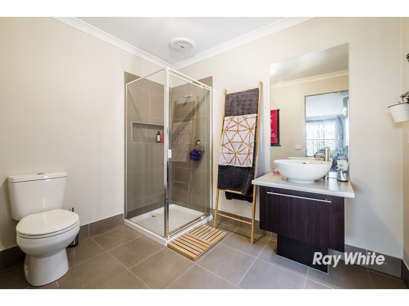 26 Naas Road, Clyde North VIC 3978