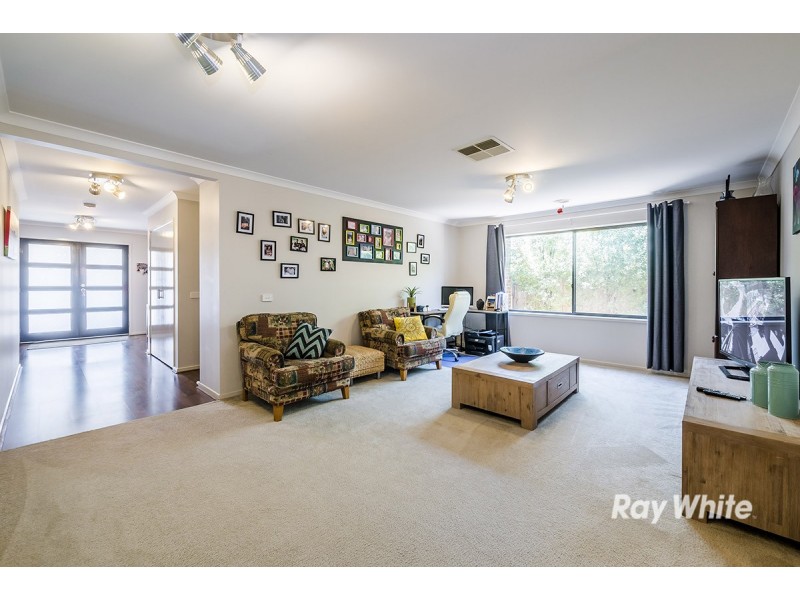 26 Naas Road, Clyde North VIC 3978
