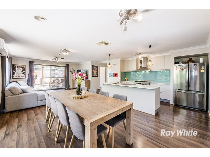 26 Naas Road, Clyde North VIC 3978