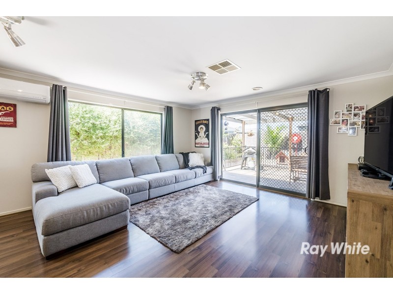 26 Naas Road, Clyde North VIC 3978