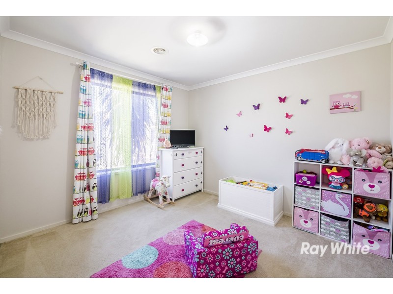 26 Naas Road, Clyde North VIC 3978