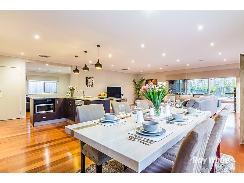 8 Olive Road, Lynbrook VIC 3975