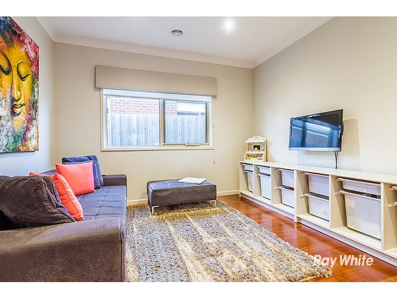 8 Olive Road, Lynbrook VIC 3975