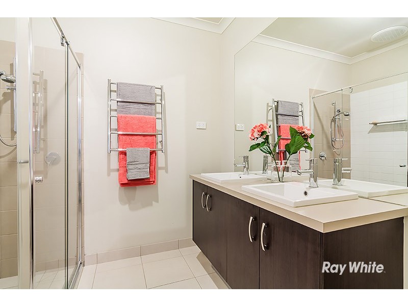 8 Olive Road, Lynbrook VIC 3975