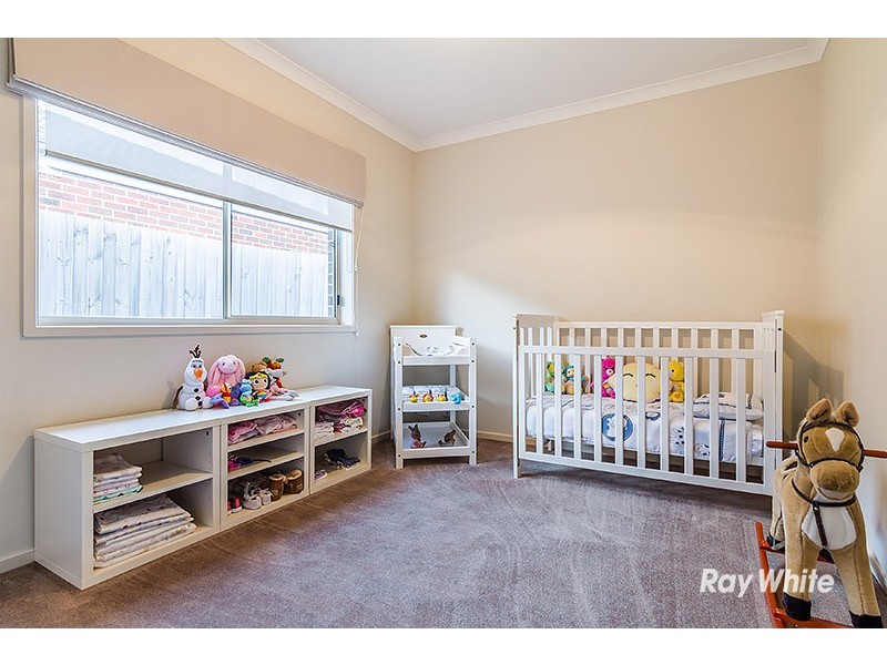 8 Olive Road, Lynbrook VIC 3975