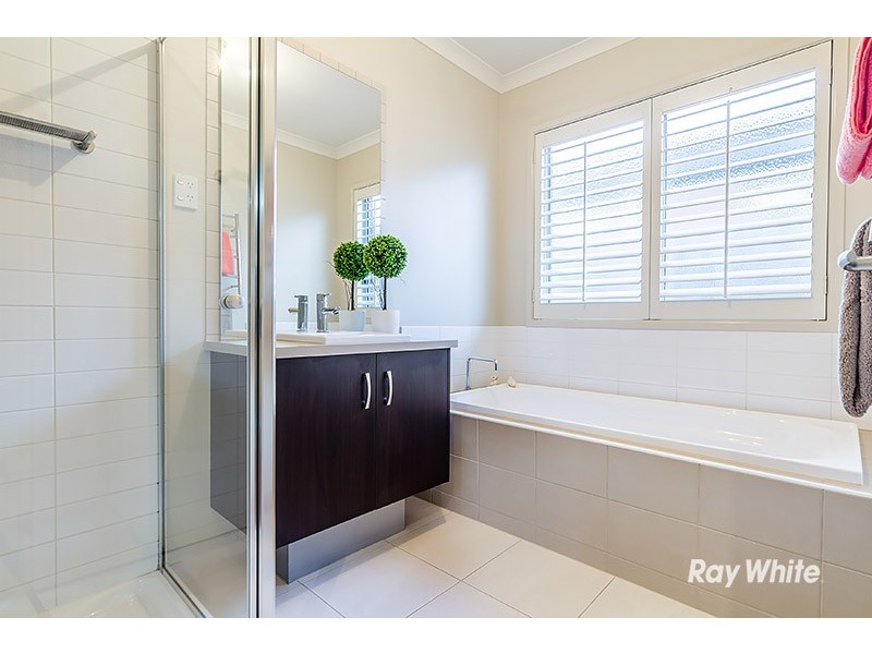 8 Olive Road, Lynbrook VIC 3975