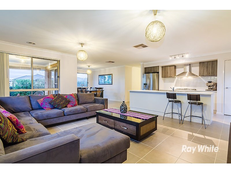 2 Sawgrass Way, Cranbourne West VIC 3977