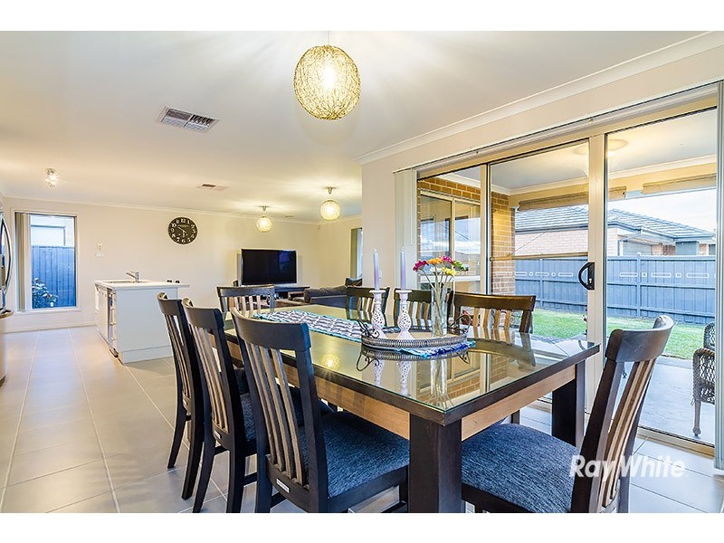 2 Sawgrass Way, Cranbourne West VIC 3977