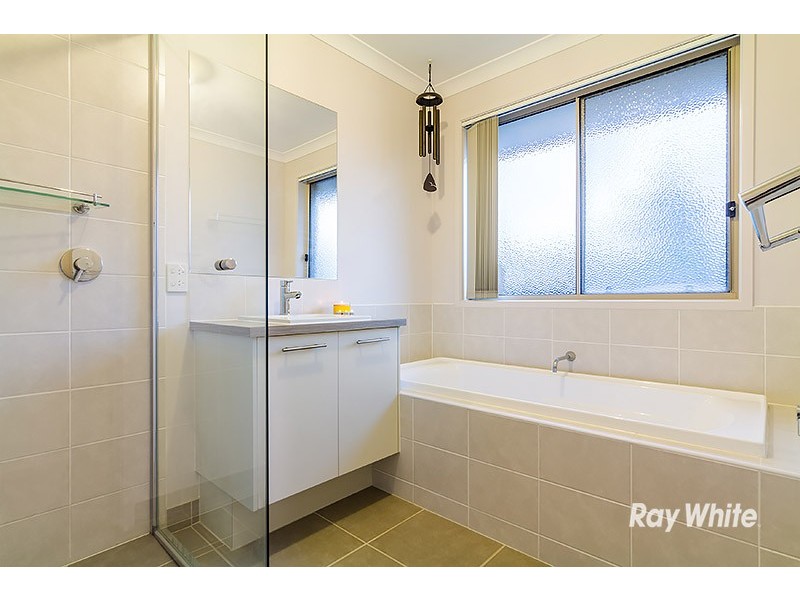2 Sawgrass Way, Cranbourne West VIC 3977
