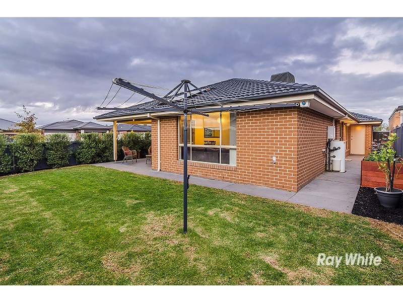 2 Sawgrass Way, Cranbourne West VIC 3977