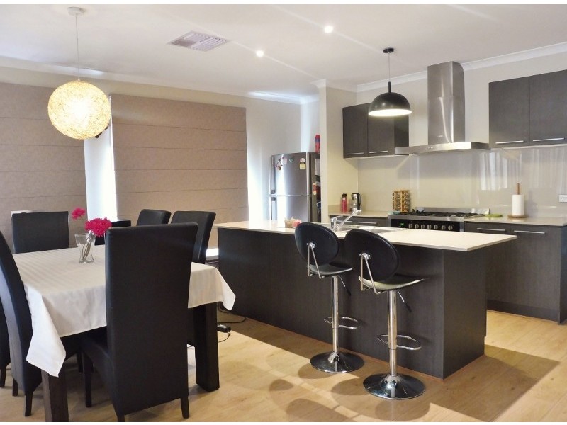 6 Gidran Way, Clyde North VIC 3978