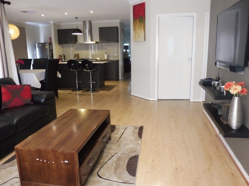 6 Gidran Way, Clyde North VIC 3978