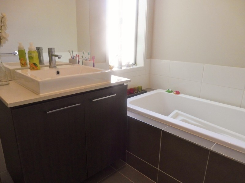 6 Gidran Way, Clyde North VIC 3978