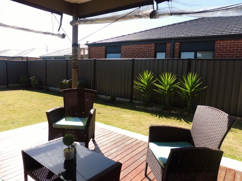 6 Gidran Way, Clyde North VIC 3978