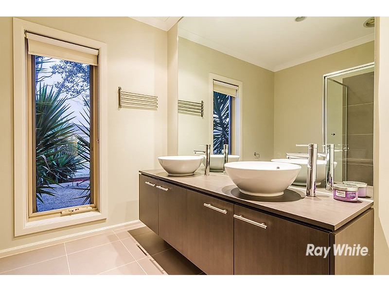 7 Lisa Avenue, Pakenham VIC 3810