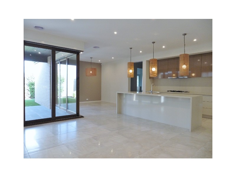 27 Flowerbloom Crescent, Clyde North VIC 3978