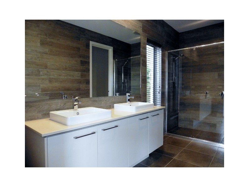 27 Flowerbloom Crescent, Clyde North VIC 3978