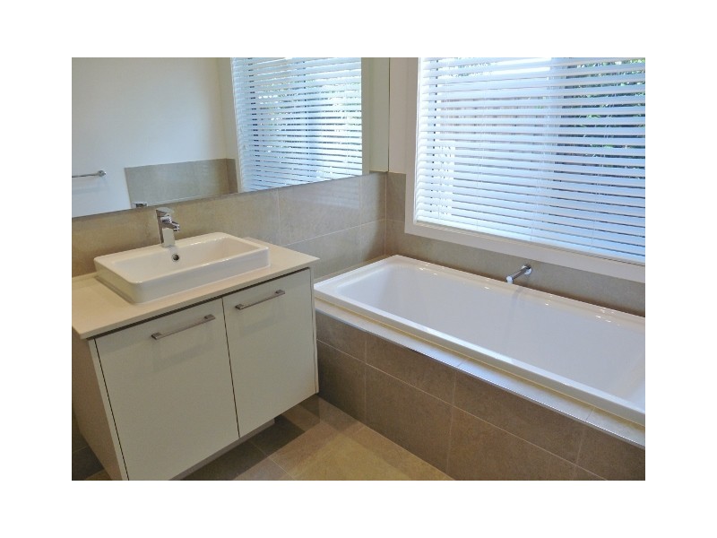 27 Flowerbloom Crescent, Clyde North VIC 3978