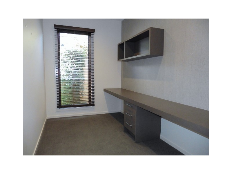 27 Flowerbloom Crescent, Clyde North VIC 3978