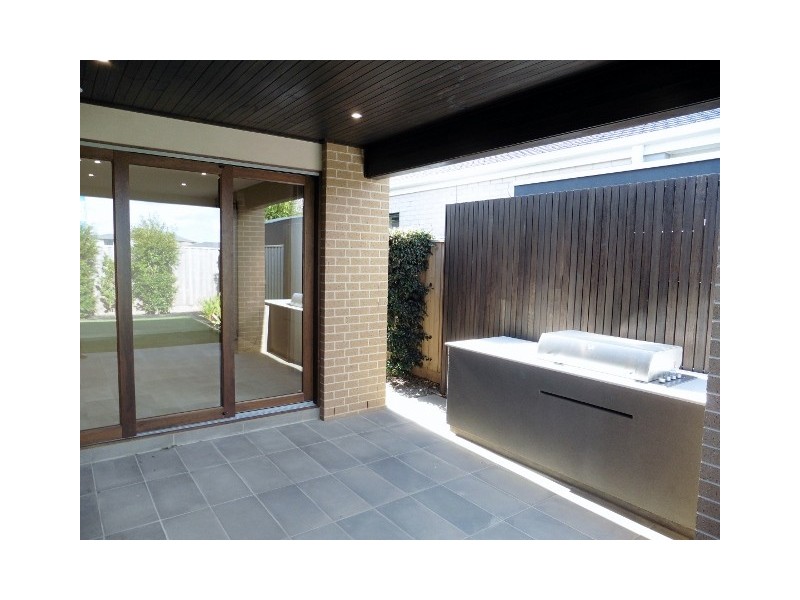 27 Flowerbloom Crescent, Clyde North VIC 3978