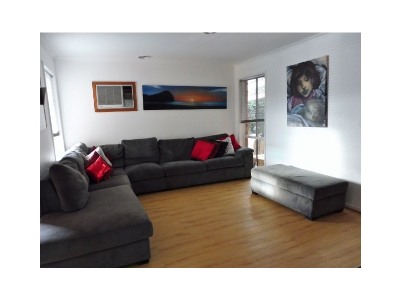 24 Elcan Avenue, Cranbourne West VIC 3977