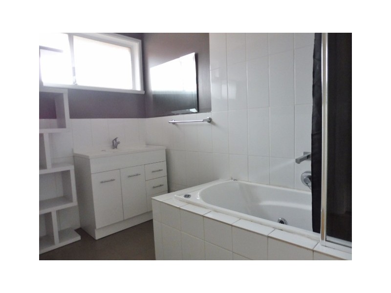 24 Elcan Avenue, Cranbourne West VIC 3977