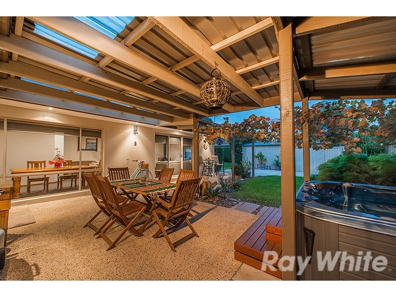 32 Cranbourne Drive, Cranbourne VIC 3977