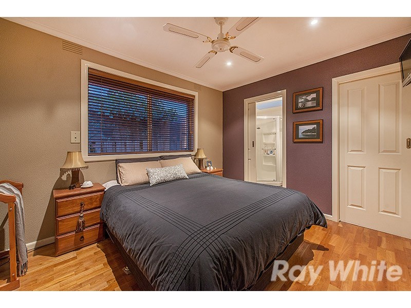 32 Cranbourne Drive, Cranbourne VIC 3977