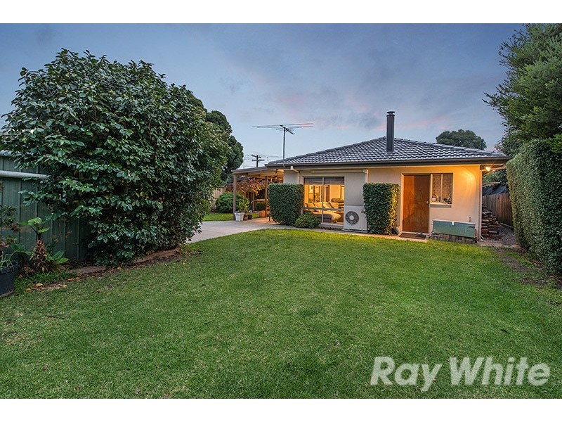 32 Cranbourne Drive, Cranbourne VIC 3977