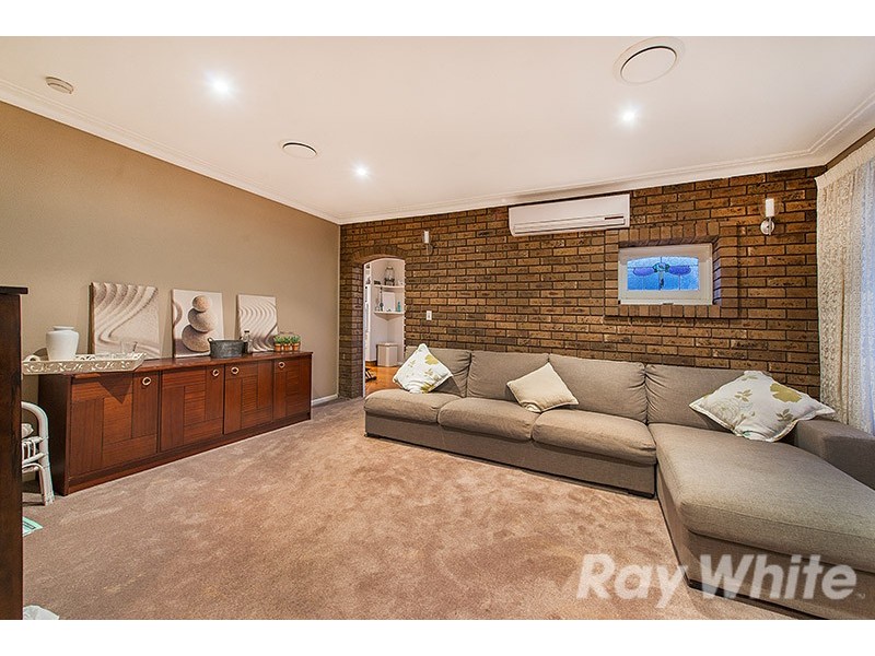 32 Cranbourne Drive, Cranbourne VIC 3977