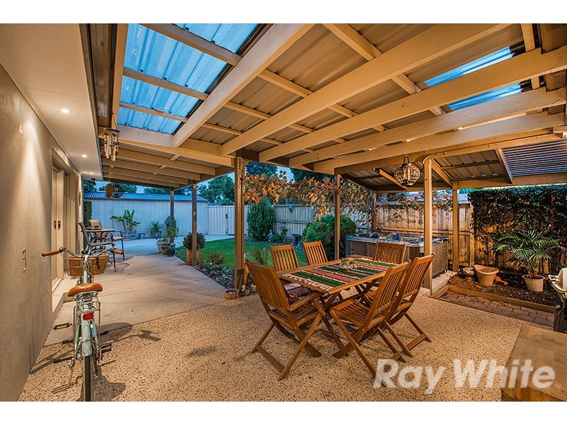 32 Cranbourne Drive, Cranbourne VIC 3977