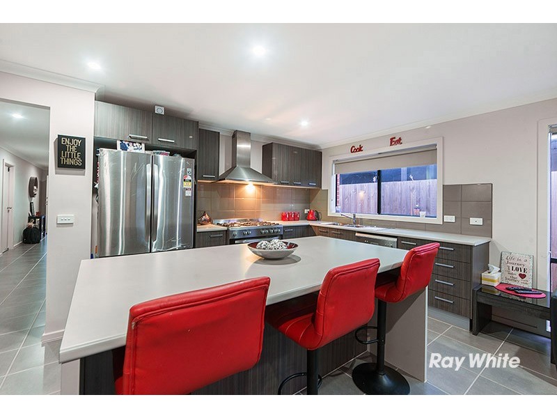 8 Firebird Street, Cranbourne East VIC 3977