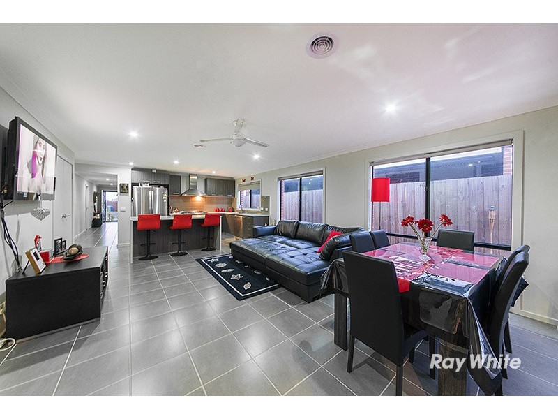8 Firebird Street, Cranbourne East VIC 3977