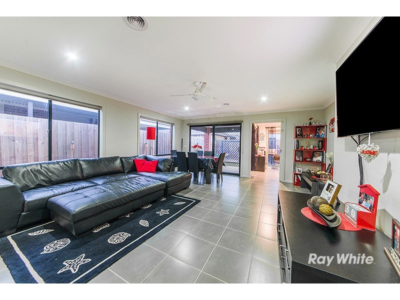 8 Firebird Street, Cranbourne East VIC 3977