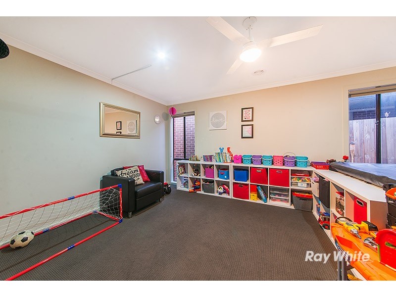 8 Firebird Street, Cranbourne East VIC 3977