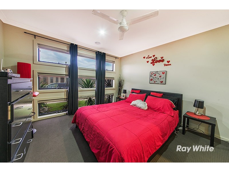 8 Firebird Street, Cranbourne East VIC 3977