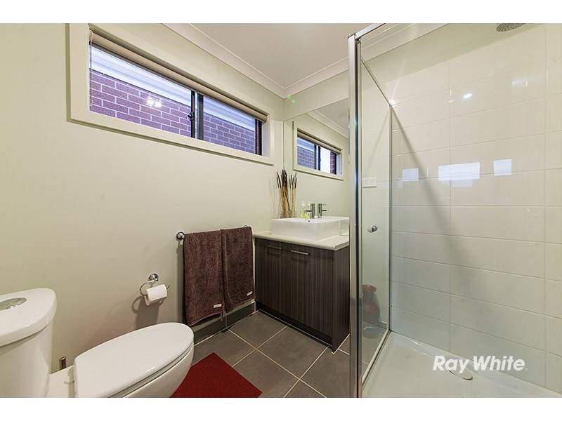8 Firebird Street, Cranbourne East VIC 3977