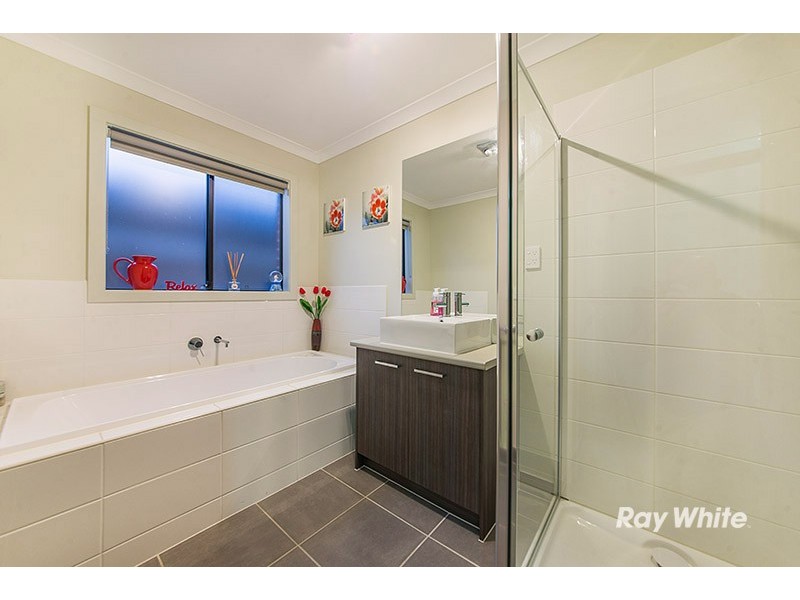 8 Firebird Street, Cranbourne East VIC 3977