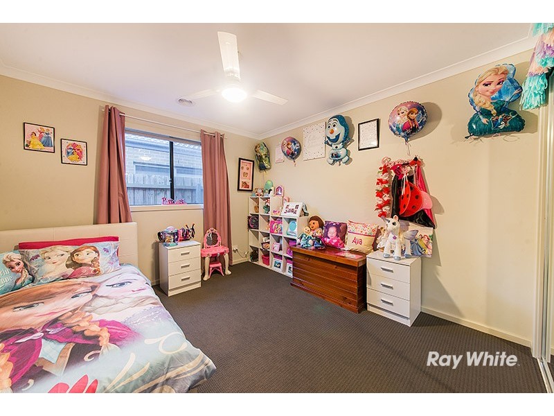 8 Firebird Street, Cranbourne East VIC 3977