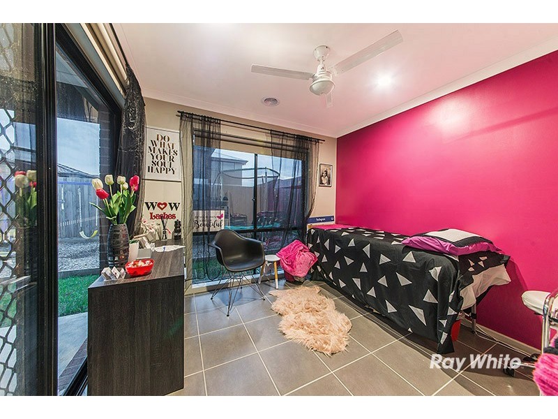 8 Firebird Street, Cranbourne East VIC 3977