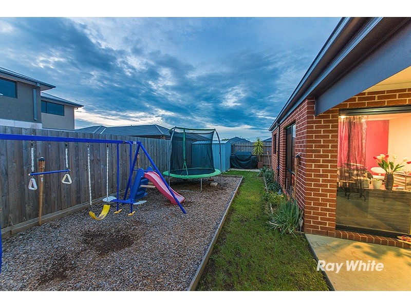 8 Firebird Street, Cranbourne East VIC 3977