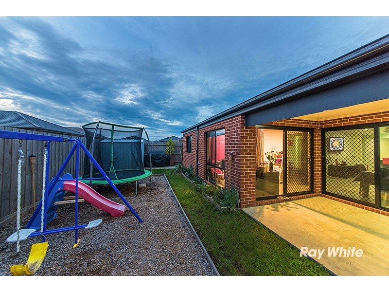 8 Firebird Street, Cranbourne East VIC 3977