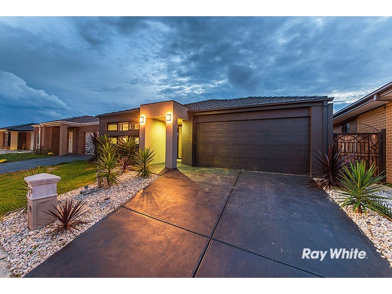 8 Firebird Street, Cranbourne East VIC 3977