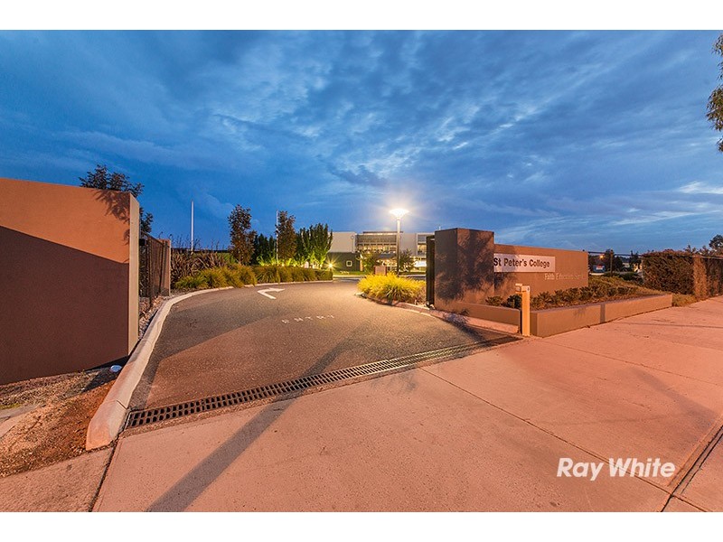 8 Firebird Street, Cranbourne East VIC 3977